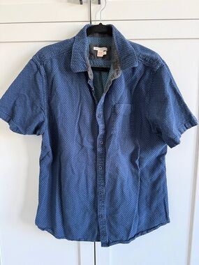 Carbon2Cobalt Men's Blue Short-Sleeve Button-Up Shirt - Casual Textured Design